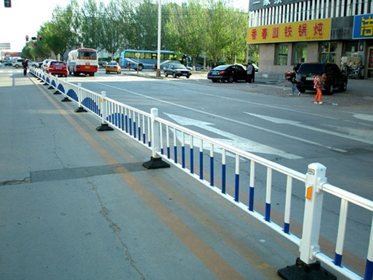 道路护栏生产厂家加强固定护栏的方法参考